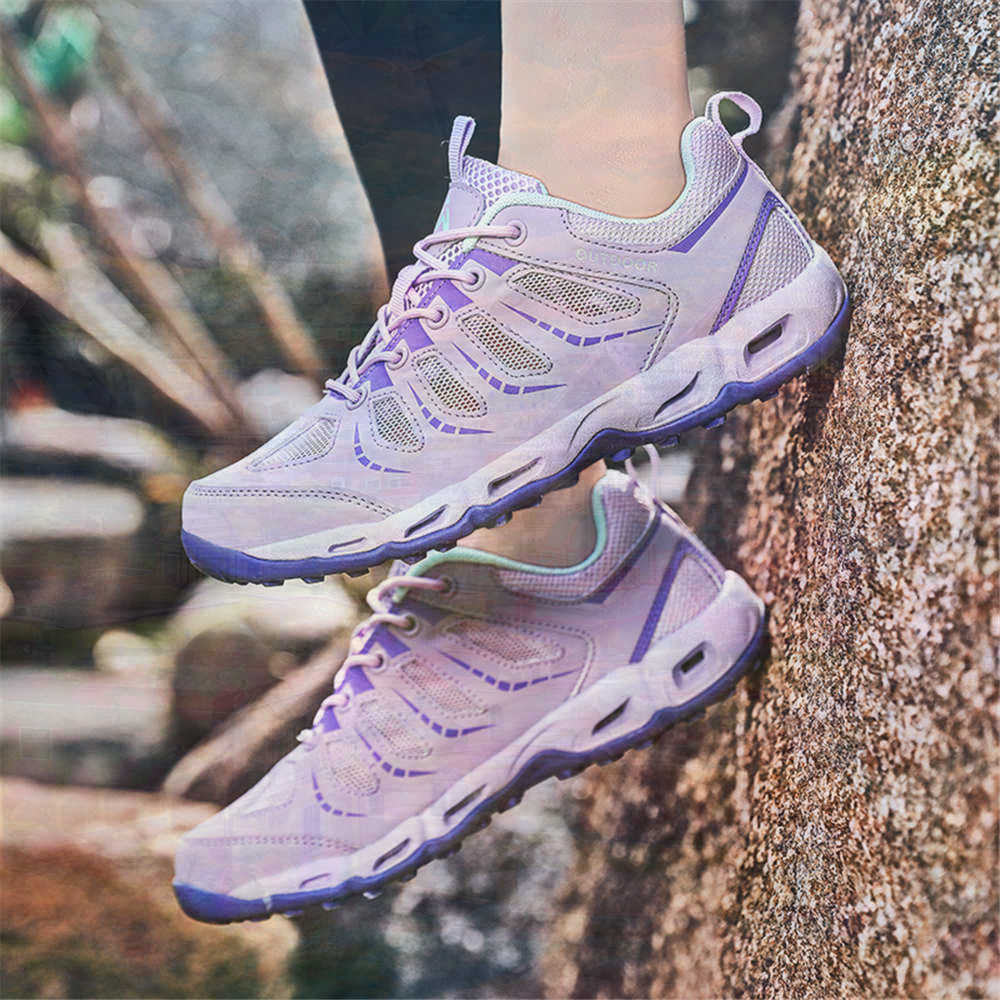 Sumer Round Tip Silver Sneaker - огляд і ціна Tech Accessories For Travel